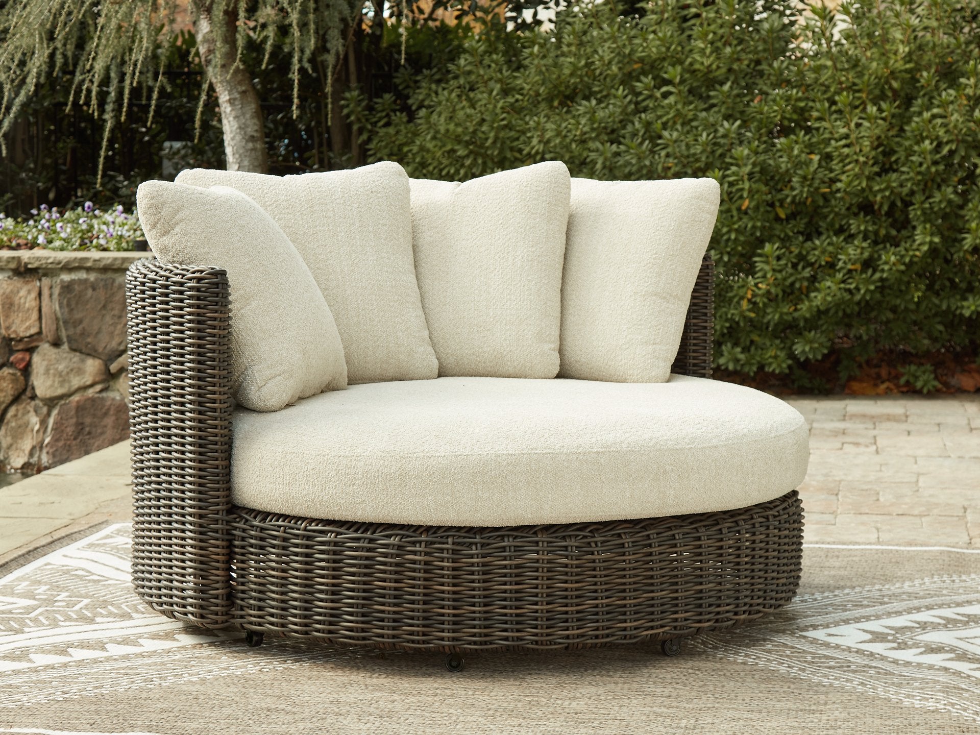 Kimora Outdoor Swivel Lounge Chair with Cushion