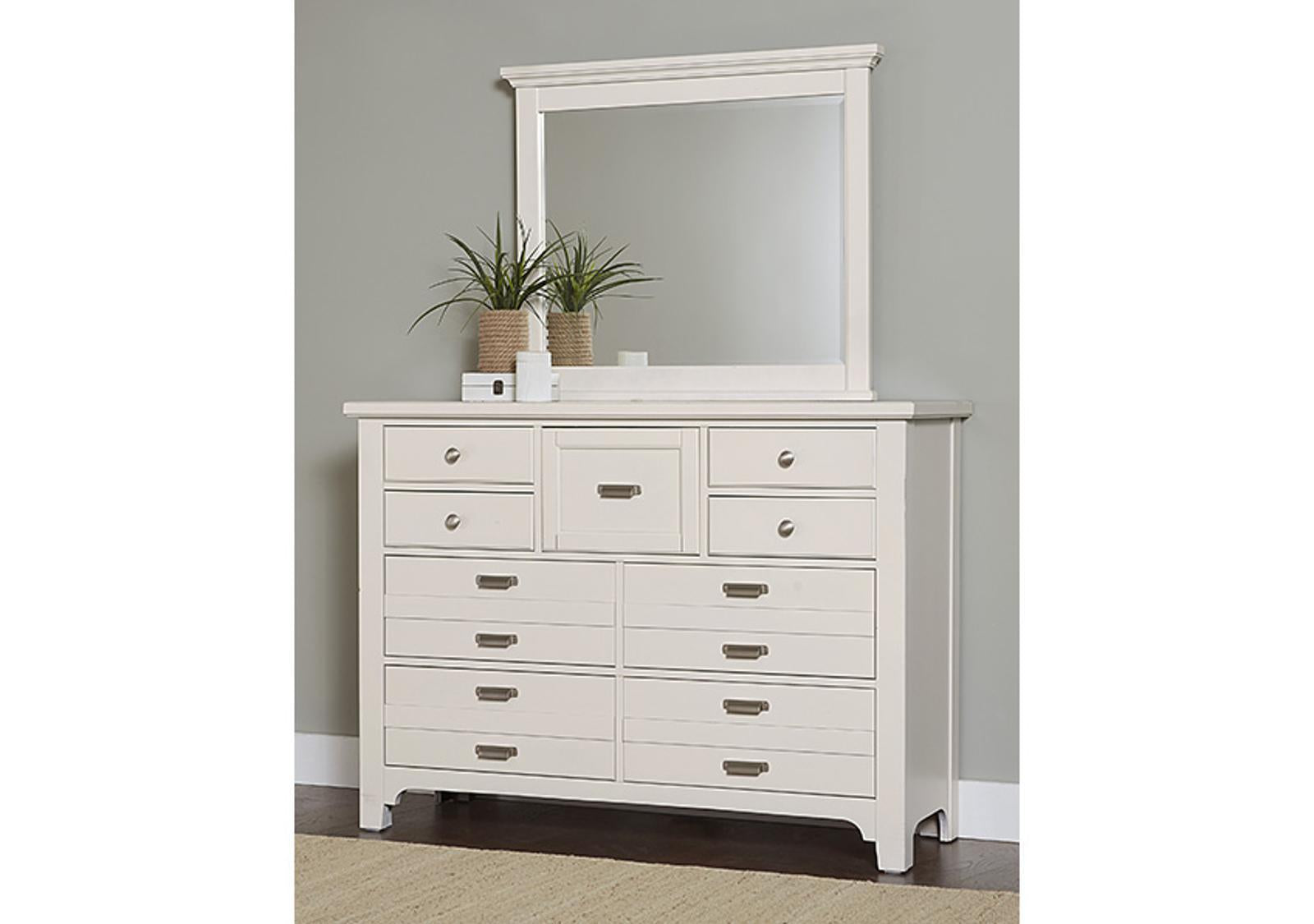 Vaughan-Bassett Bungalow 9 Drawer Master Dresser in Lattice